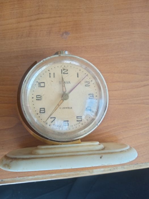 Vând ceasuri dama și de masa