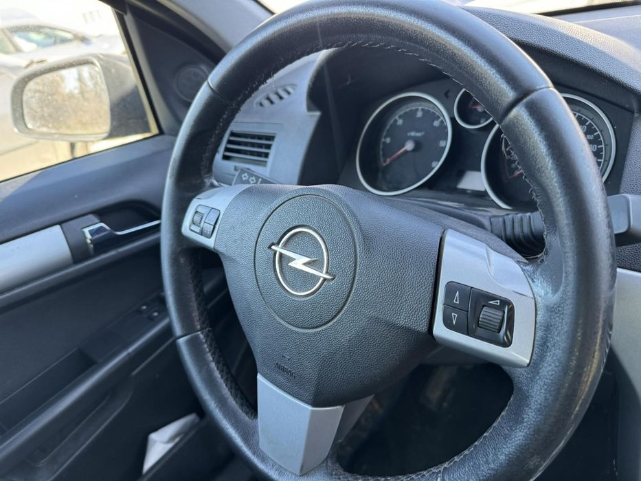 Опел астра Н 2009г 1.7 cdti 110ps