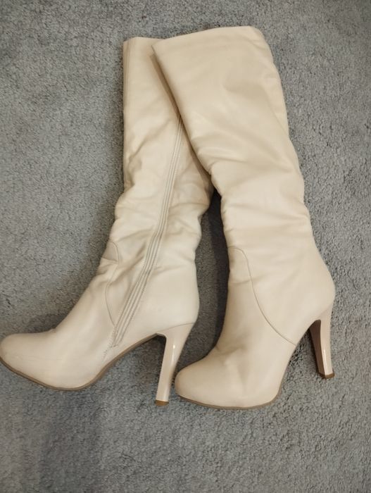 Продаю сапоги белые Б/У