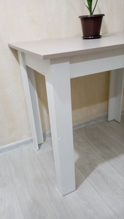 Новый стол кухонный