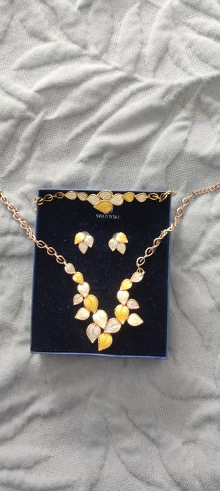 Продам серьги, наборы,