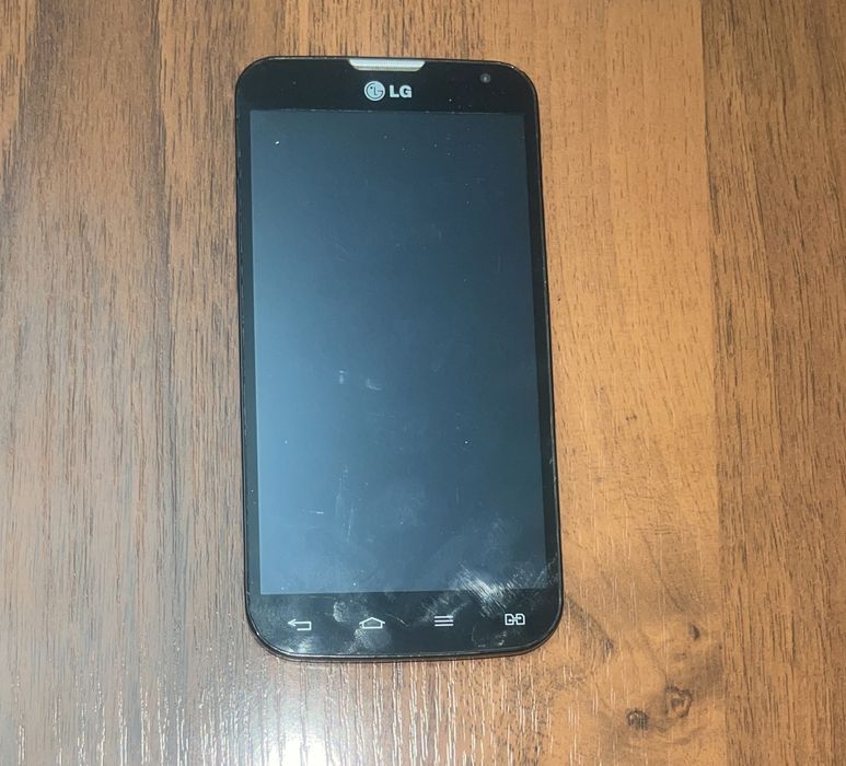 Мобильный телефон без батарейки