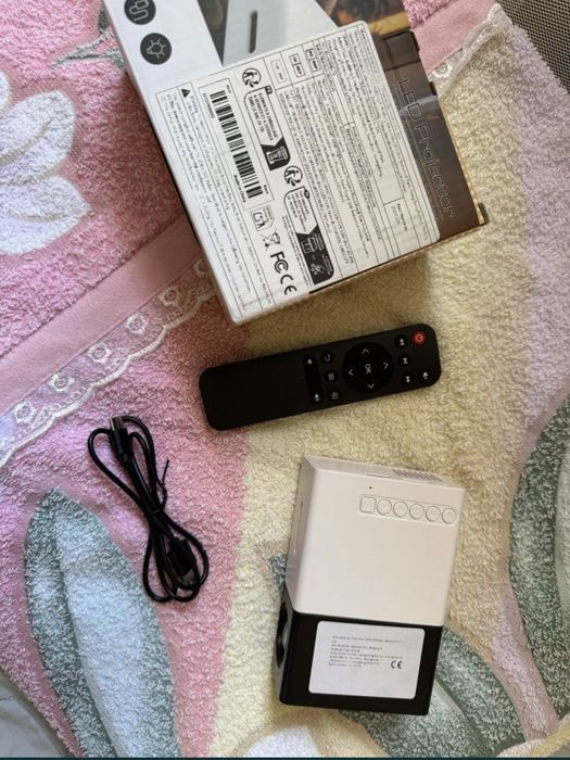 Продам мини LED проектор (портативный)