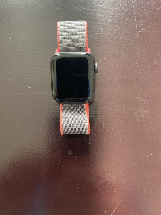 Apple Watch SE 40мм