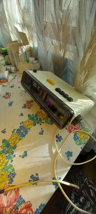 Radio cu ceas flip clock