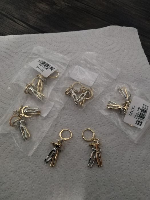 Breloc, cercei, lănțișor