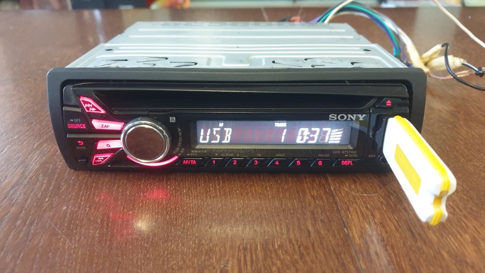 Авто радио плеър музика за кола Сони Sony CD MP-3 USB AUX