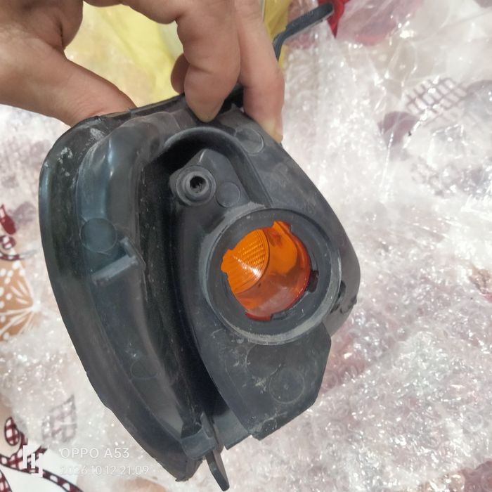 Продам поворотник пара на Тойота Карина е