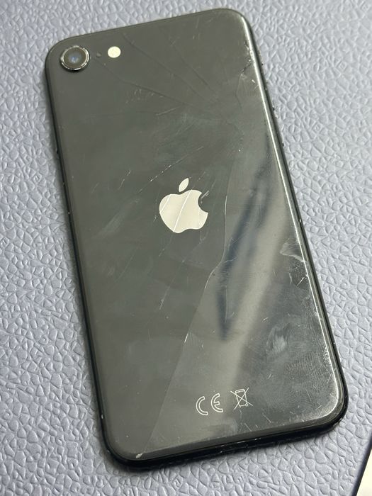 Продам айфон се2020