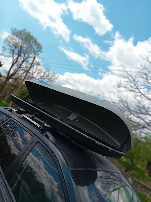 Куфар за кола за покрива.