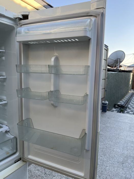 Холодильник SAMSUNG