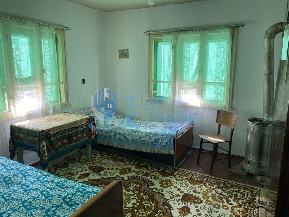 Двуетажна тухлена къща в село Буря, област Габрово