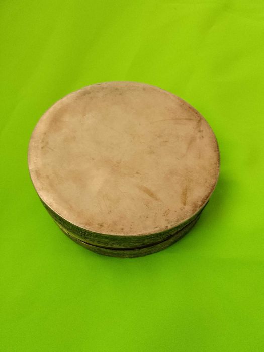 релефна медна посребрена кутия за бижута с огледало възрожденски стил