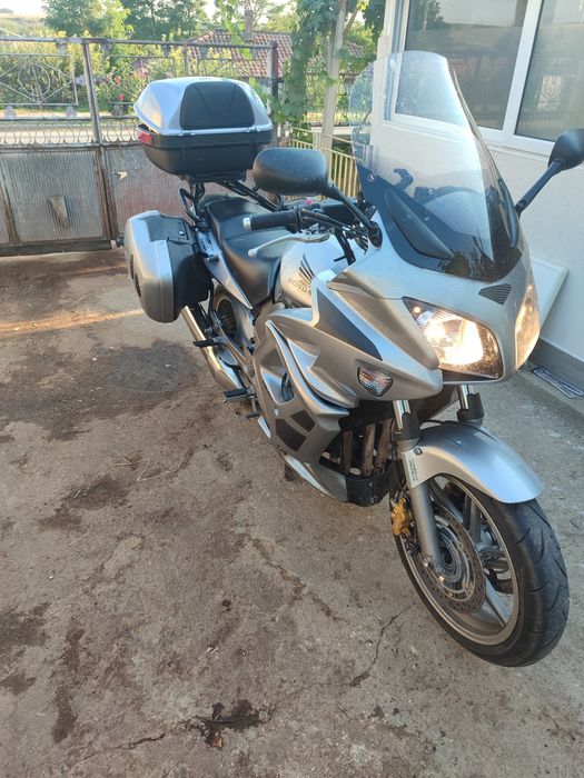 Продавам мотор Honda CBF 100 много добро състояние сменена верига запчатки предна голяма слюда0