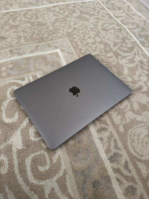 Macbook сатылады.