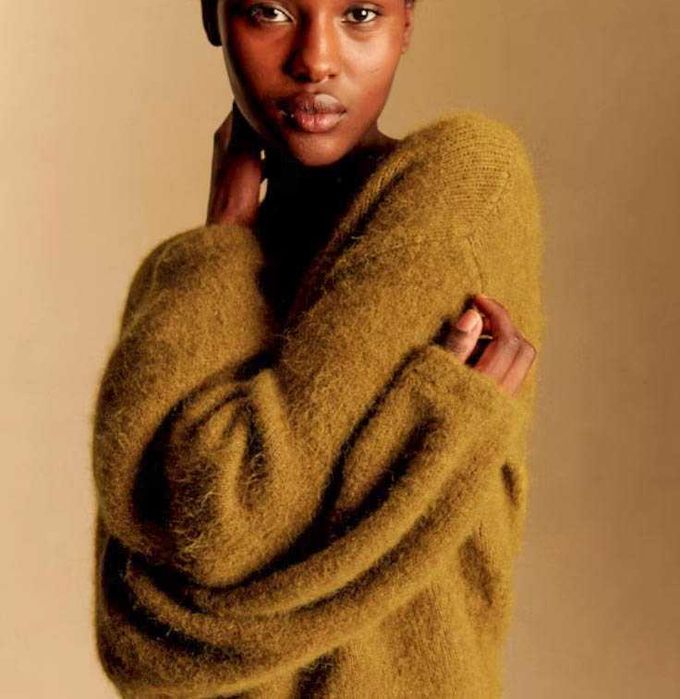 Чисто нов изкюлчително красив и невероятно мек пуловер на френската марка Sézane.