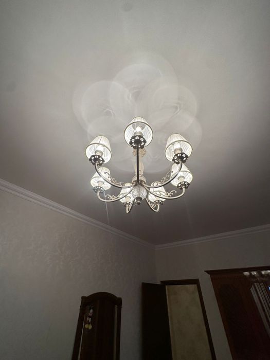 Продаются люстры