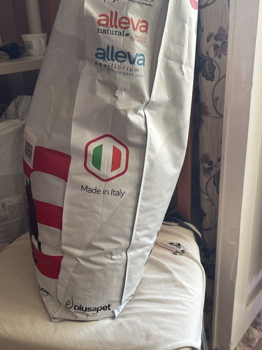 Продам корм для маленьких собачек .