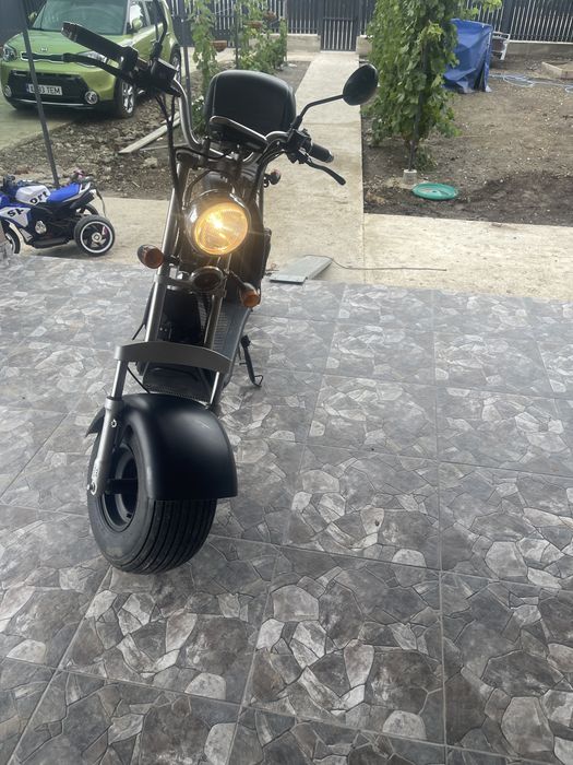Scuter electric cu 3 viteze de 50 ccm  merge cu 45 km/h