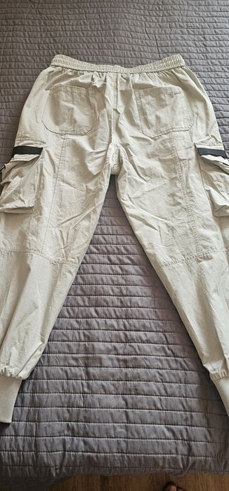 Карго панталони - размер L, стилни и удобни, почти нови.