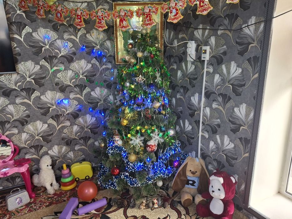 Продаётся Новогодняя ёлка