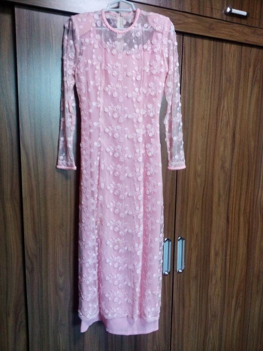Узун пушти ранг гипюр куйлак.Размер 44-46.Розовое длинное платье