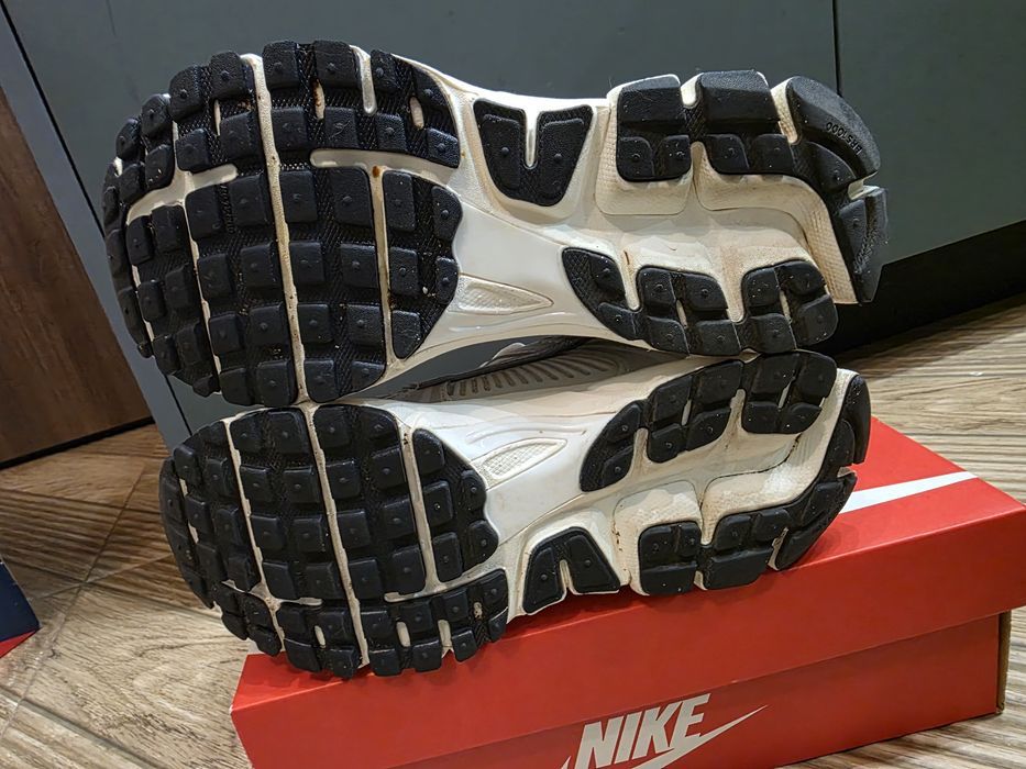 Дамски маратонки NIKE VOMERO 6