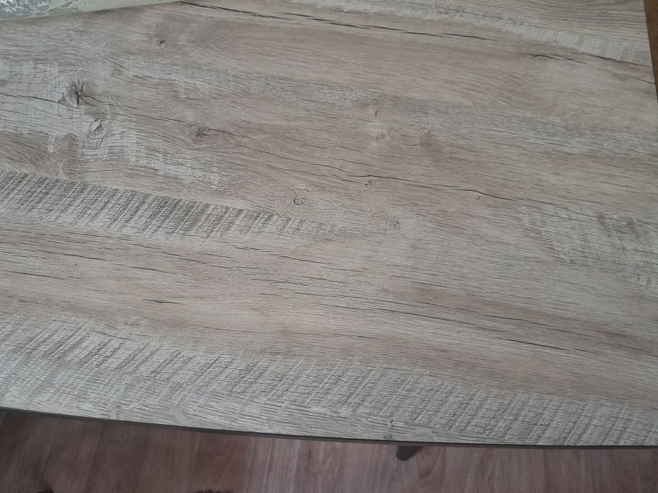 Продам стол ..  ..