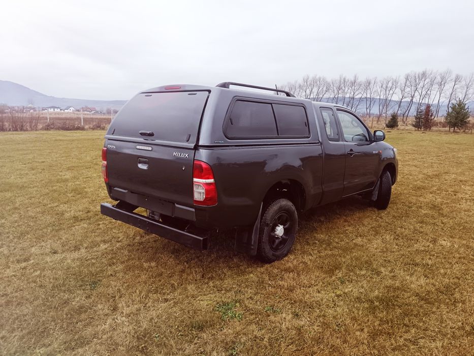 Toyota Hilux ...fara rugina..bena lunga