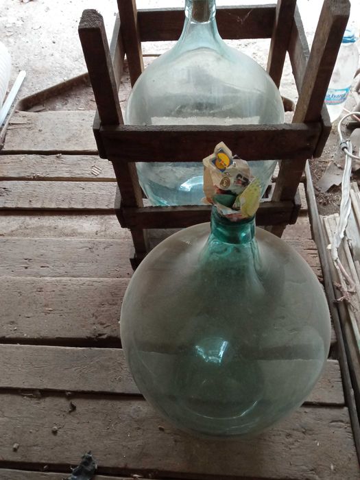 продавам стъклени дамаджани