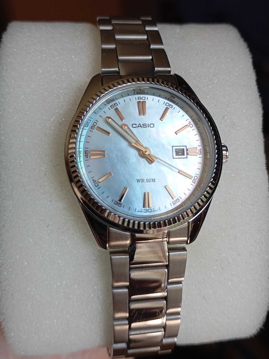 Часовник дамски Casio LTP-1302DS-2AVDF. Циферблат от седеф.