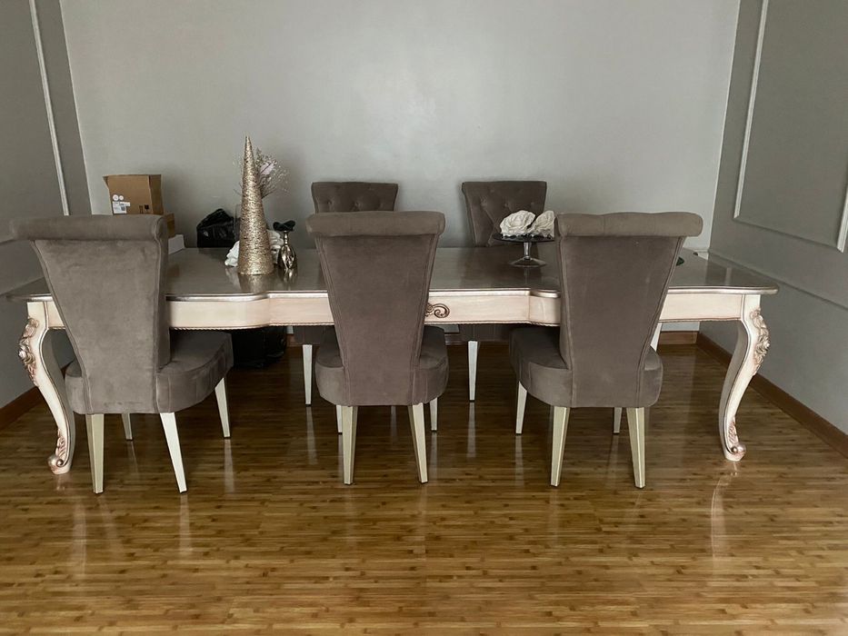 Стол со стульями