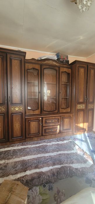 Срочна стенка сотилади