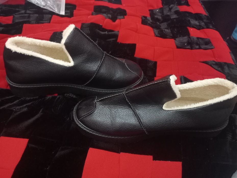 Продам ботинки женские