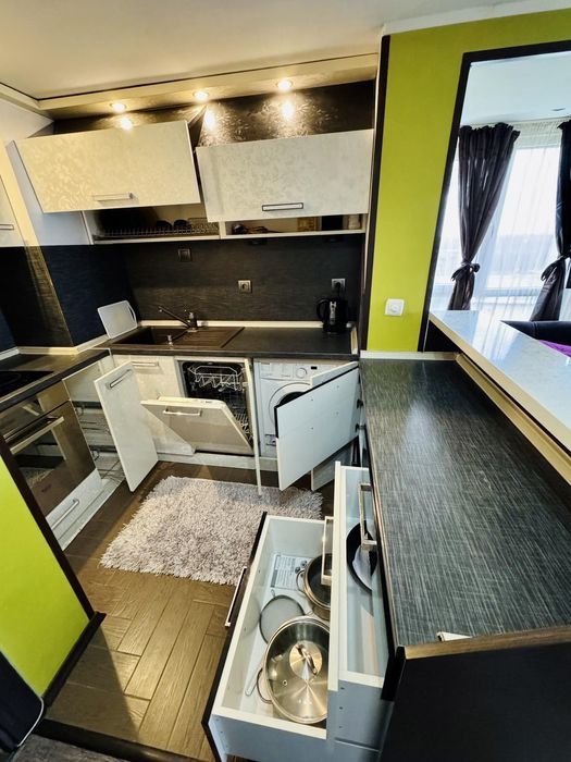 Дава се под наем Двустаен апартамент в Бургас, Изгрев - 66 кв.м за 408 € - Снимка #3