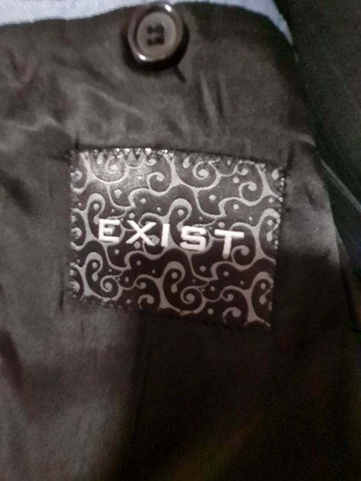 Vand costum barbatesc 80 lei