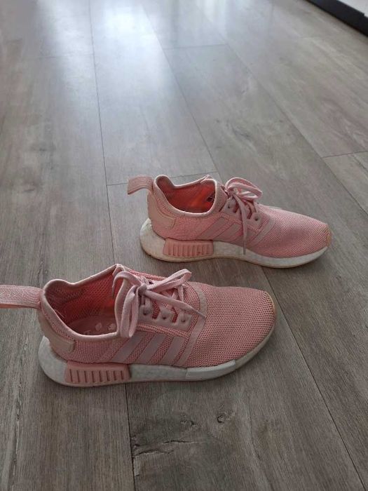 Vand Adidas NMD R1