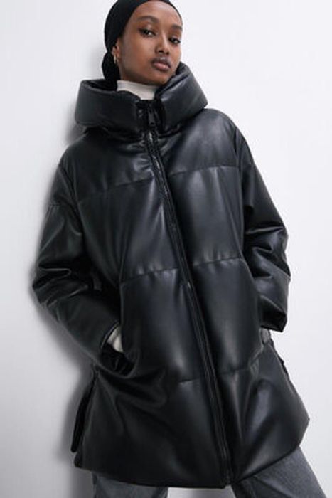 Пуховик из премиум экокожи Zara