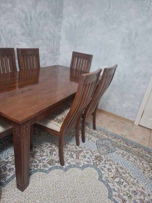 Продается стол со стульями