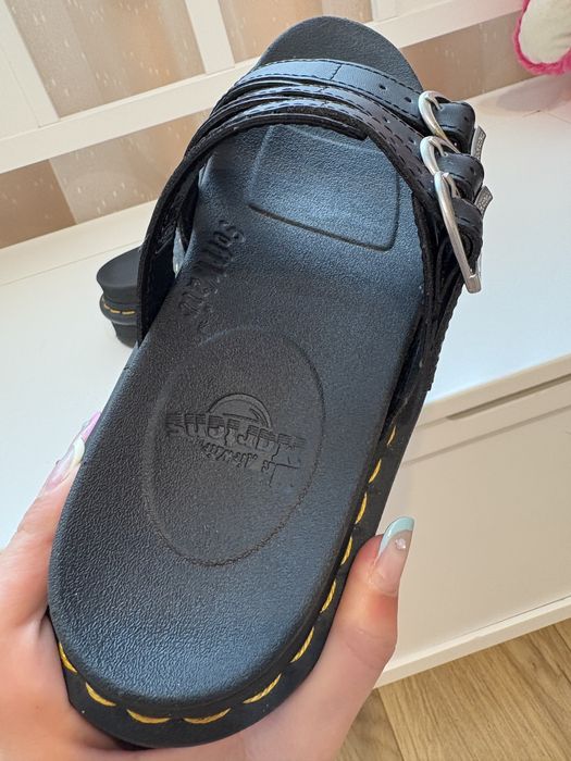 Sandale Dr. Martens