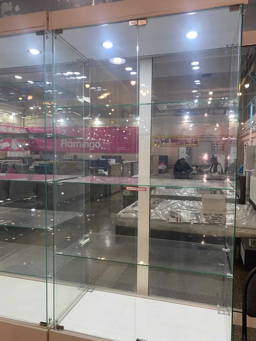 Стеклянная витрина