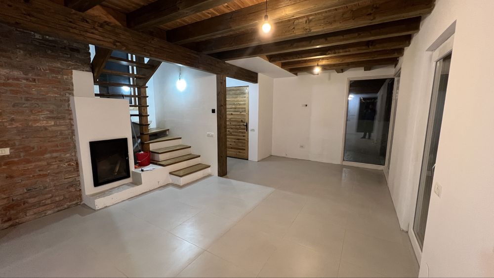 Casă noua aproape de lac