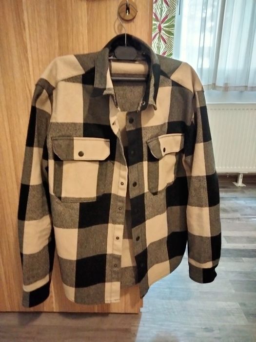 Geacă cămașă 50 lei, pulovăre , cămăși 25 lei,nou totul pentru bărbați