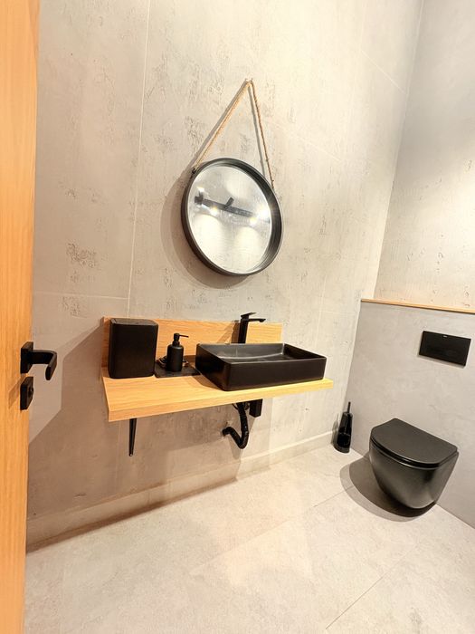 Продава се напълно обзаведен кулинарен магазин