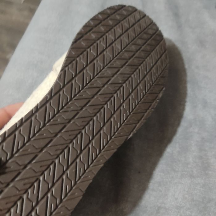 Зимние новые кроссовки