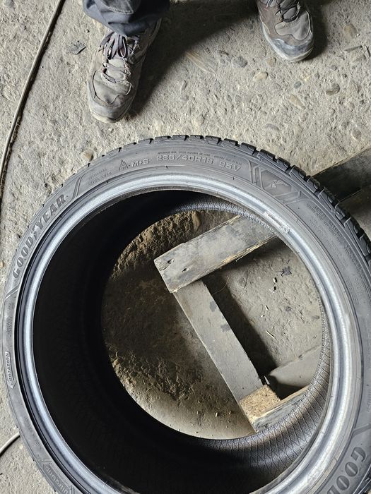 1 anvelopa iarna 235 40 18 Goodyear