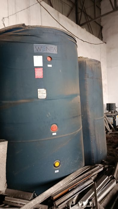 Вертикальный бак для горячей воды 10 бар.