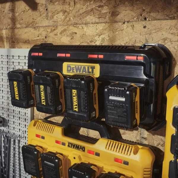 Многопортово зарядно устройство DeWALT DCB1404-QW, 4 А, 4 порта