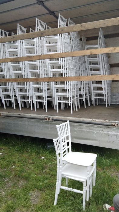 inchiriem Scaune Chiavari alb lucios