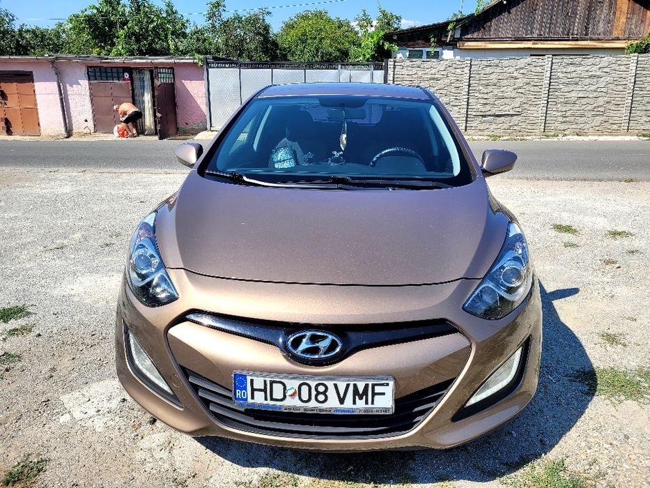 Vând Hyundai i30 2013